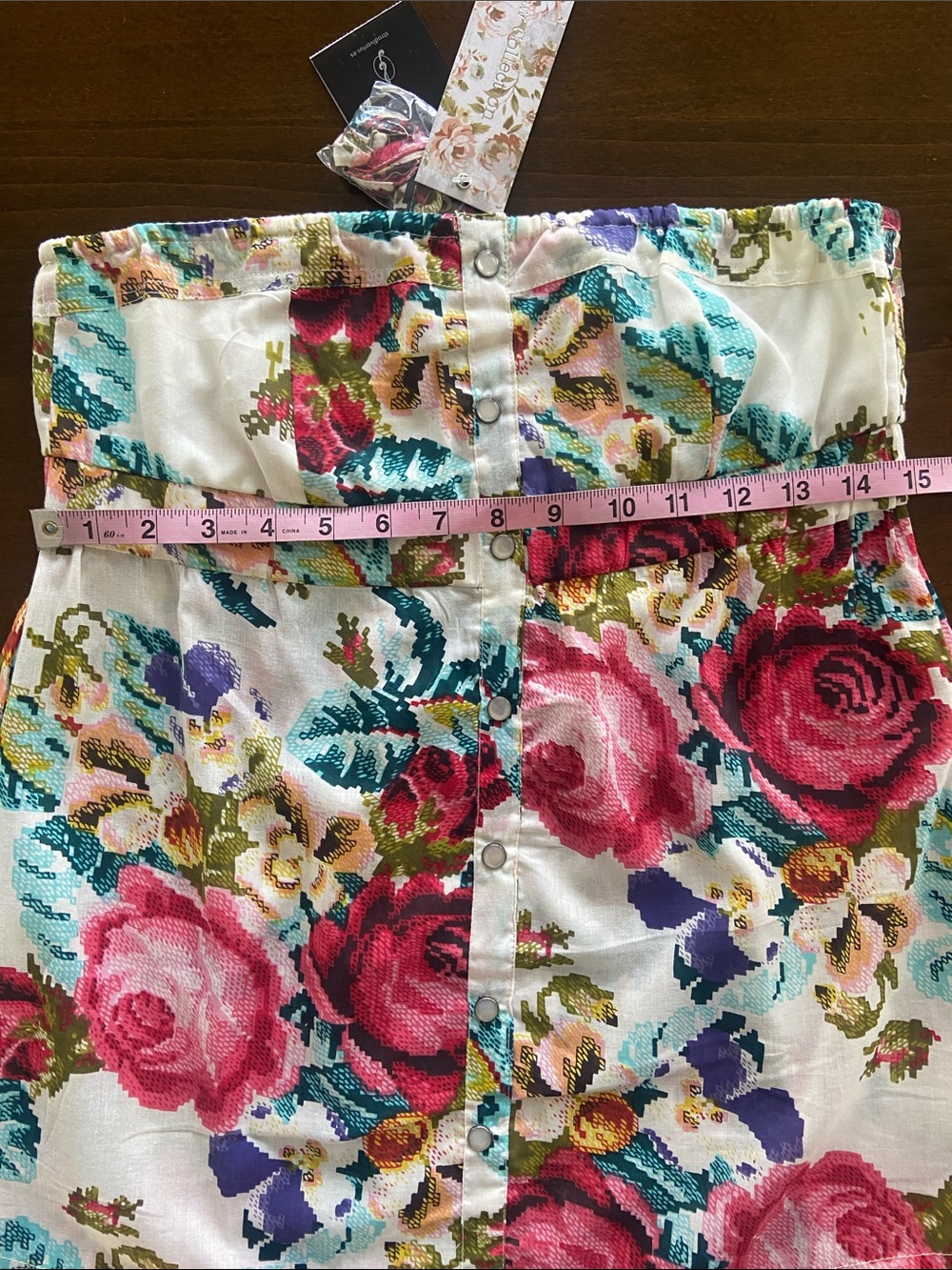2/$20* Bold Rose Print Blouse, Removable straps, pearl snaps on front. Sz L - Picture 6 of 11